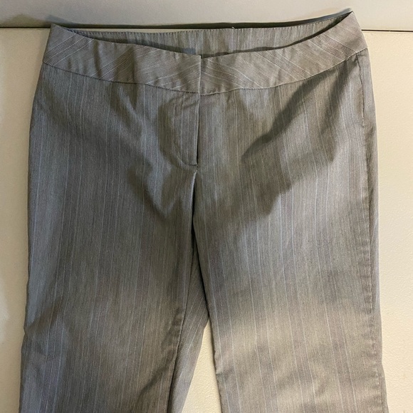 Gray stripped work shorts - Picture 2 of 2